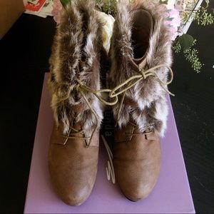 Vintage Faux Fur Booties Olive Tan Sz 9 (Le Saunda)